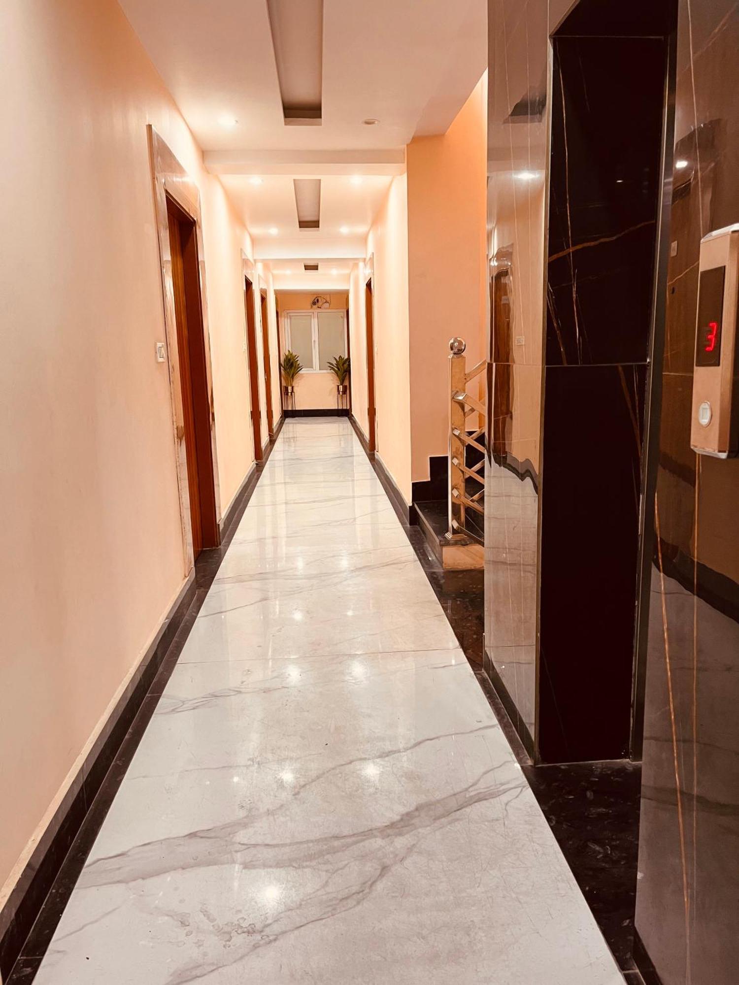 Hotel Golden Temple View By La Casa, Amritsar #Top Rated #Most Awarded #Swimming Pool #Prime Location #Luxury Rooms #Parking #Rooftop Cafe Exterior foto