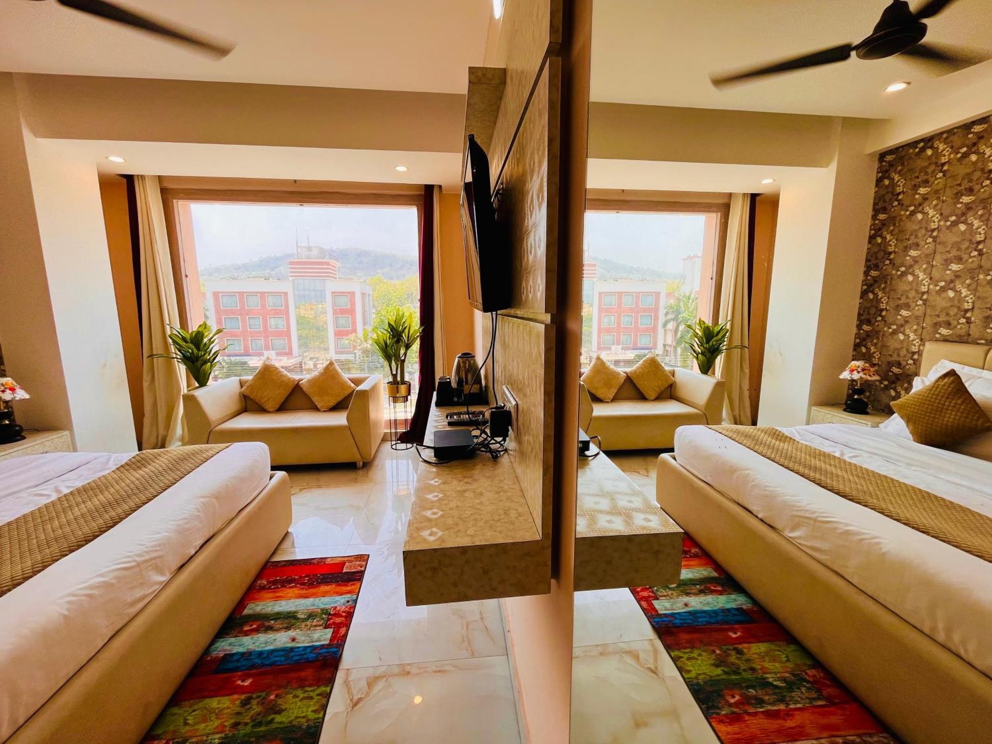 Hotel Golden Temple View By La Casa, Amritsar #Top Rated #Most Awarded #Swimming Pool #Prime Location #Luxury Rooms #Parking #Rooftop Cafe Exterior foto
