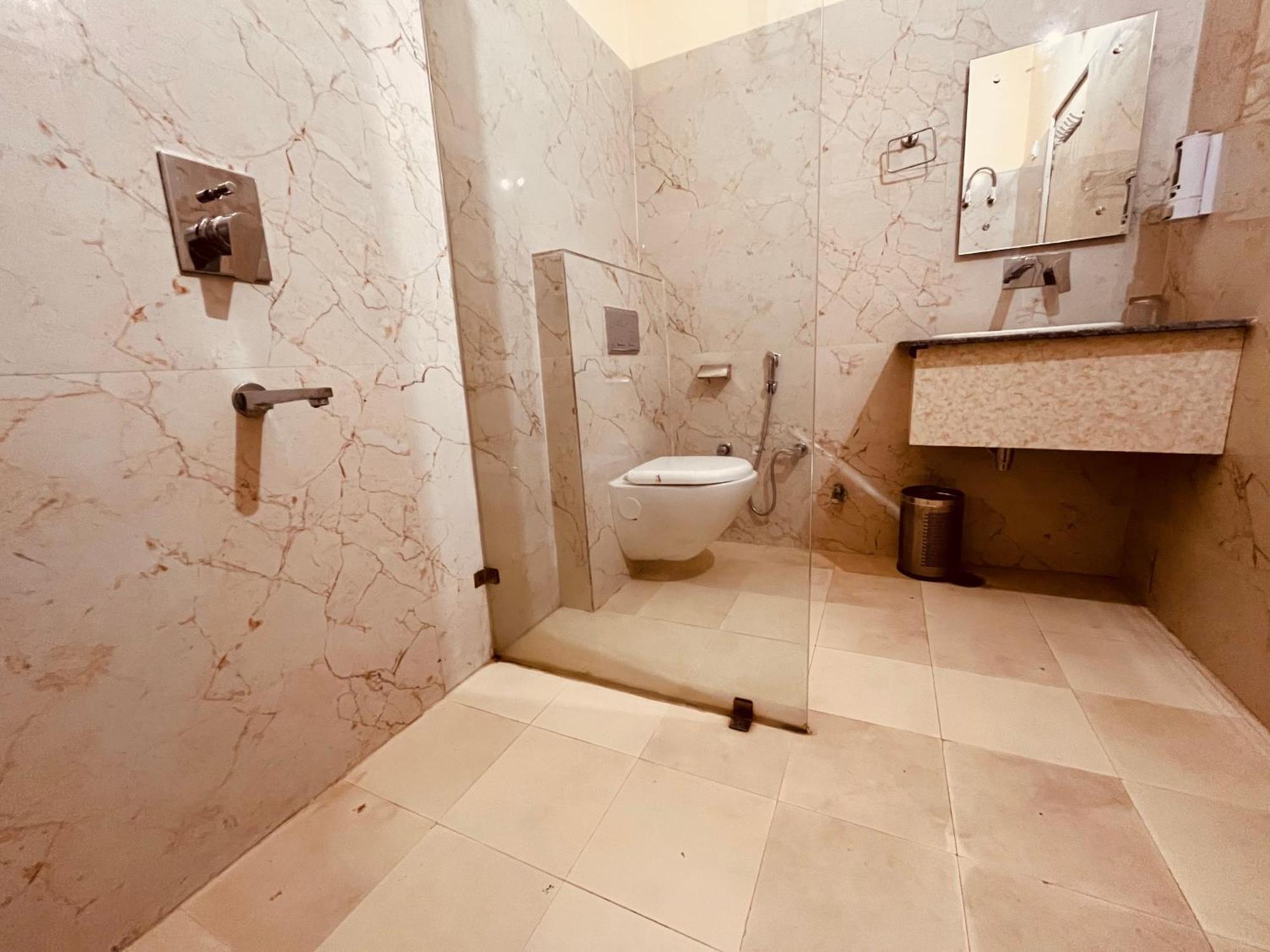 Hotel Golden Temple View By La Casa, Amritsar #Top Rated #Most Awarded #Swimming Pool #Prime Location #Luxury Rooms #Parking #Rooftop Cafe Exterior foto